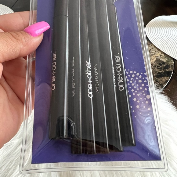 One+Other Face and Eye Brush Set - Picture 5 of 7